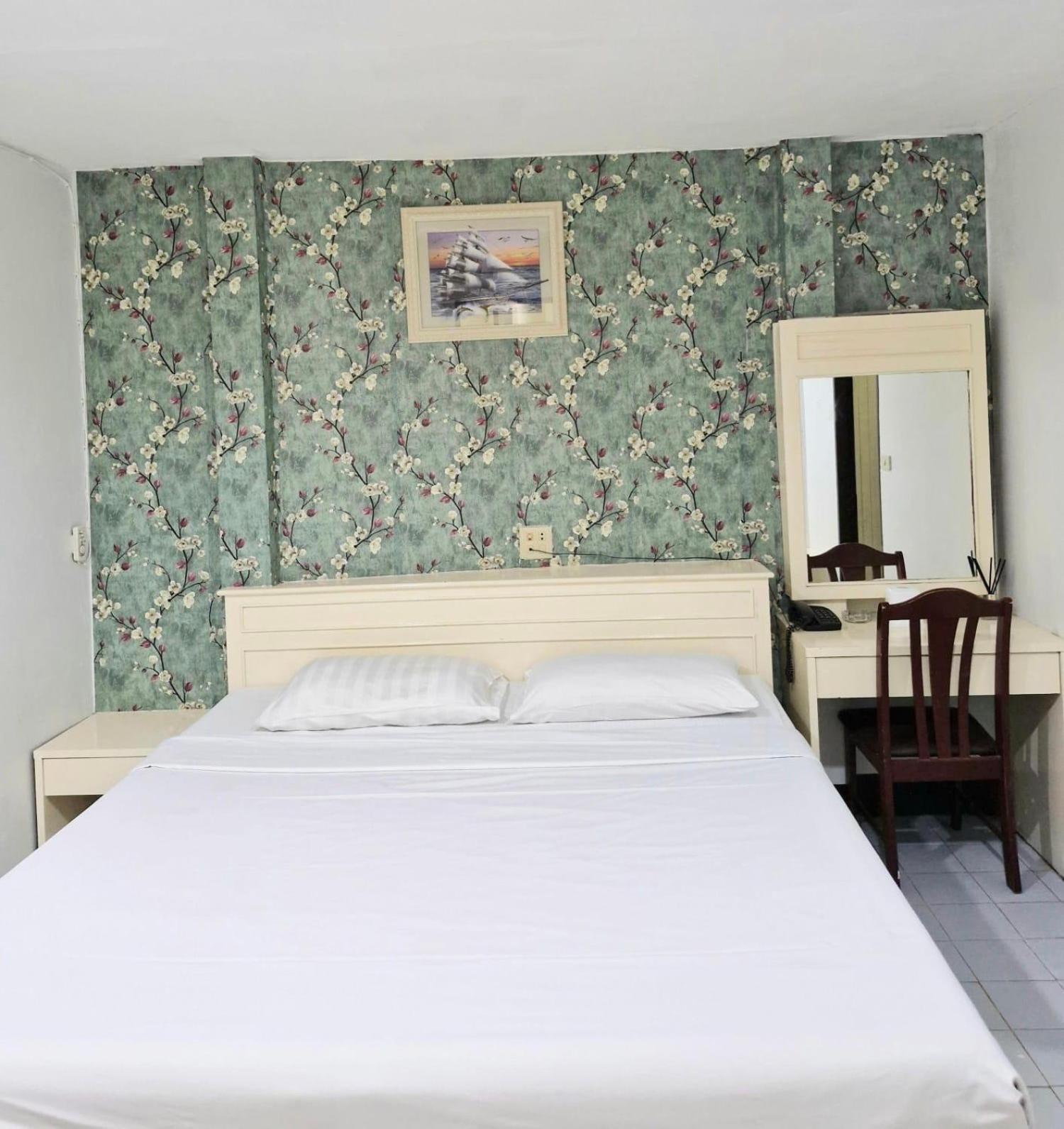 Woodlands Inn Bangkok Exterior foto